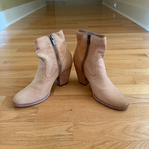 Frye Essa Ankle Heeled Bootie Sand Nubuck Leather Size 7 - Picture 2 of 10